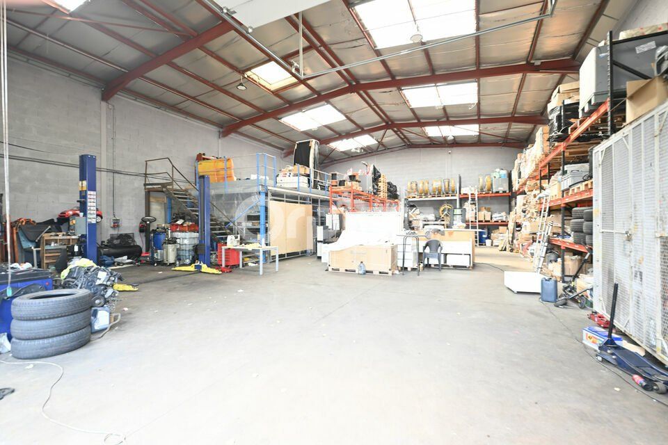 EXCLUSIVITE - LOCAL D'ACTIVITE A VENDRE - 557 m² - FEYZIN