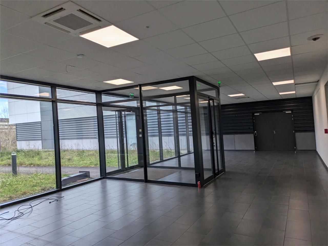 esther local d'activité limoges 2950 m2 avec salle blanche