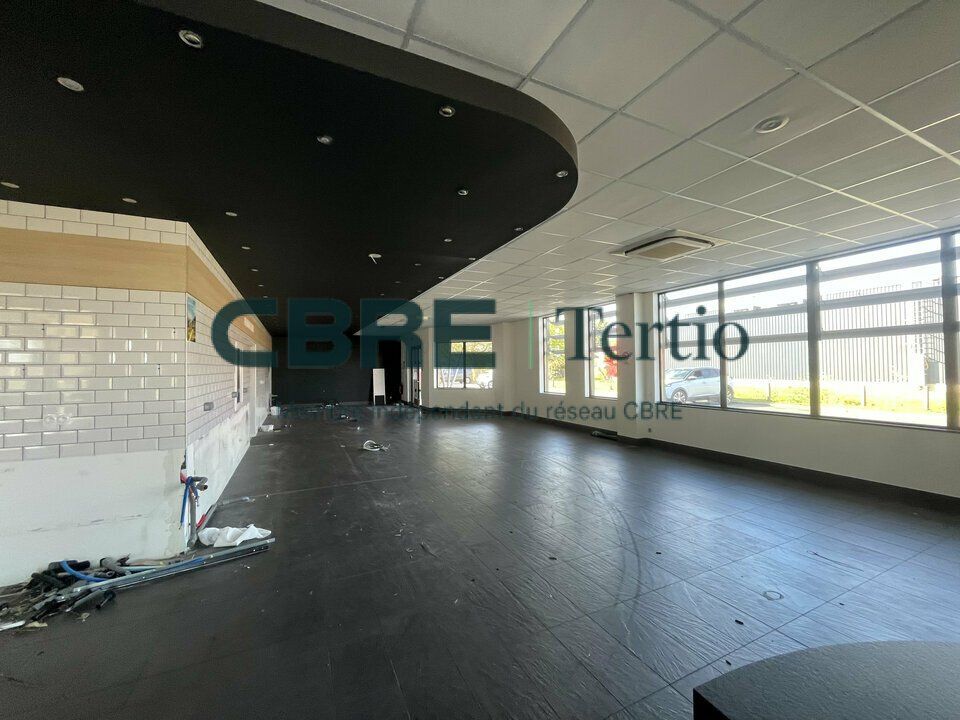Location local commercial 471 m² non divisibles