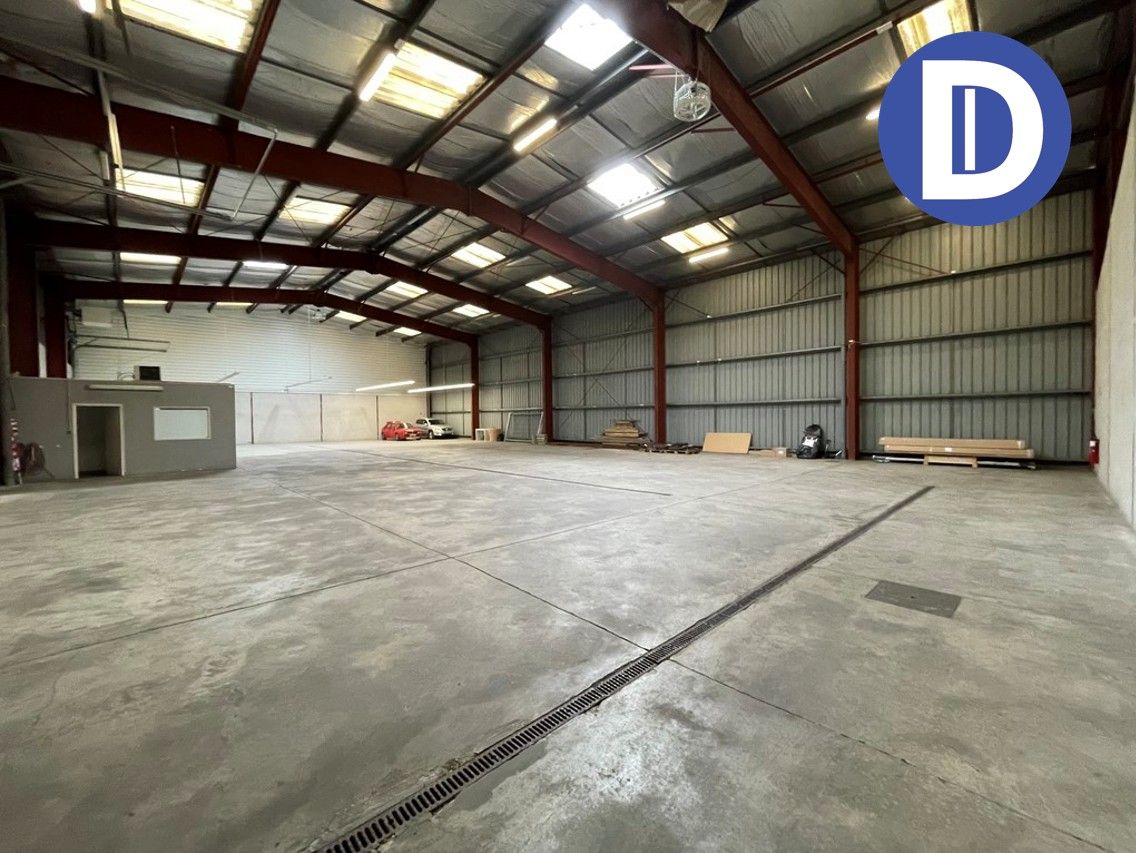 Location activites 400.00 m² non divisibles