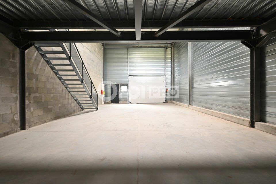 LOCAL D'ACTIVITE A LOUER - 146 m² - SAINT PRIEST