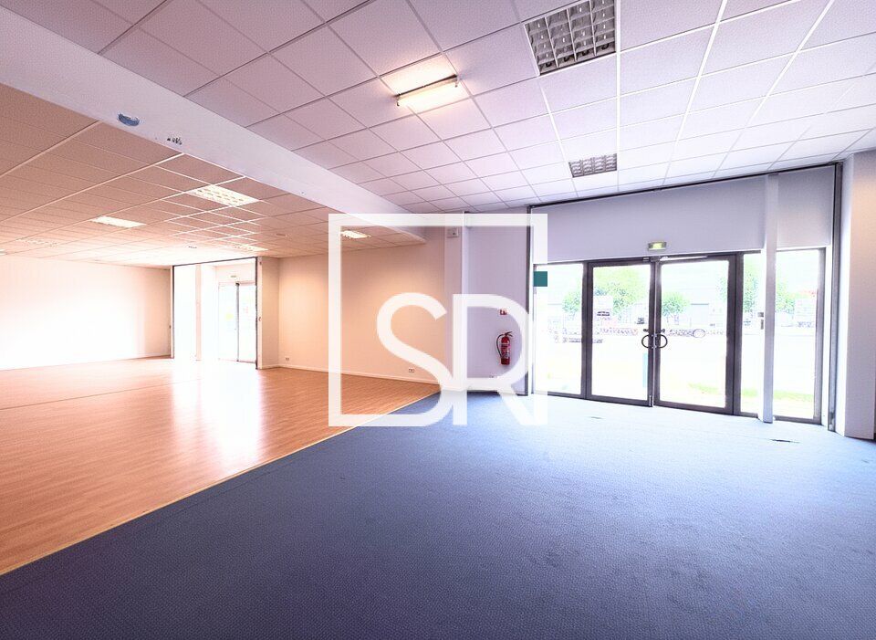Location local commercial 878 m² non divisibles