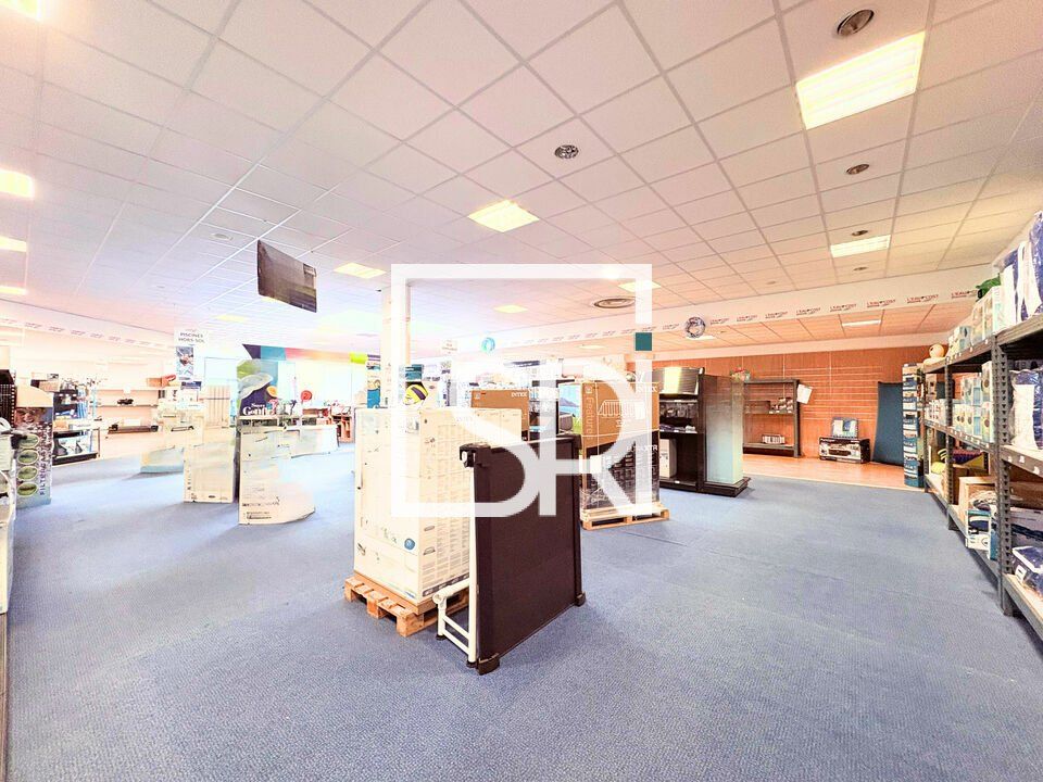 RETAIL PARK - LOCATION LOCAL COMMERCIAL - 850 M² - 63000 CLERMONT-FERRAND