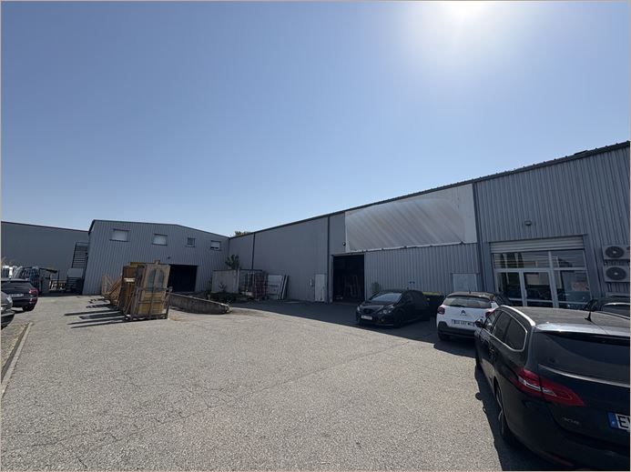 Vente Locaux d'activité 1270 m² non divisibles