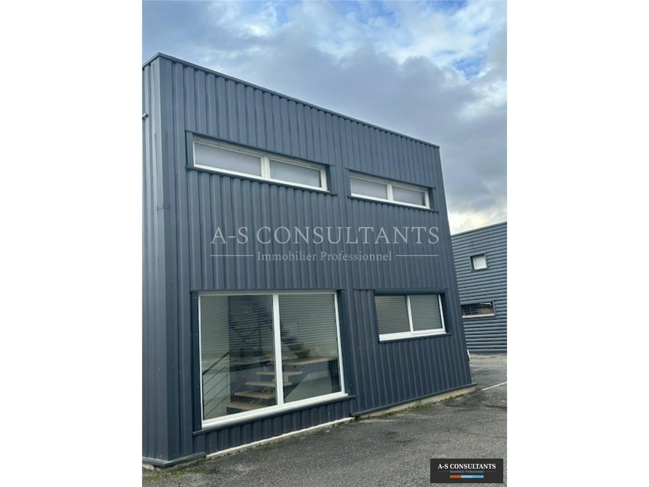Location local professionnel 185 m² non divisibles