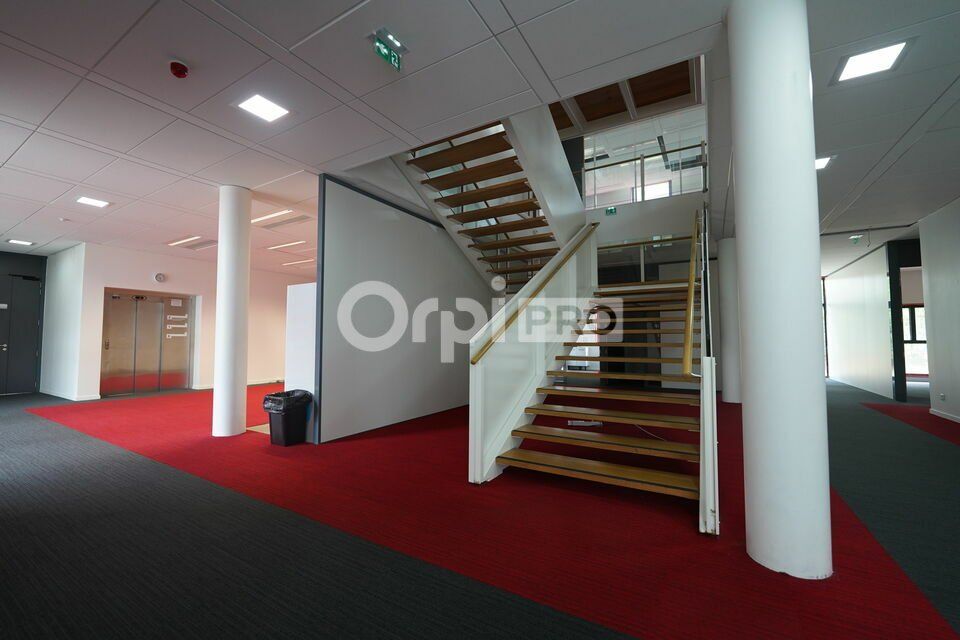 Location bureaux 2006.7 m² divisibles à partir de 230 m²
