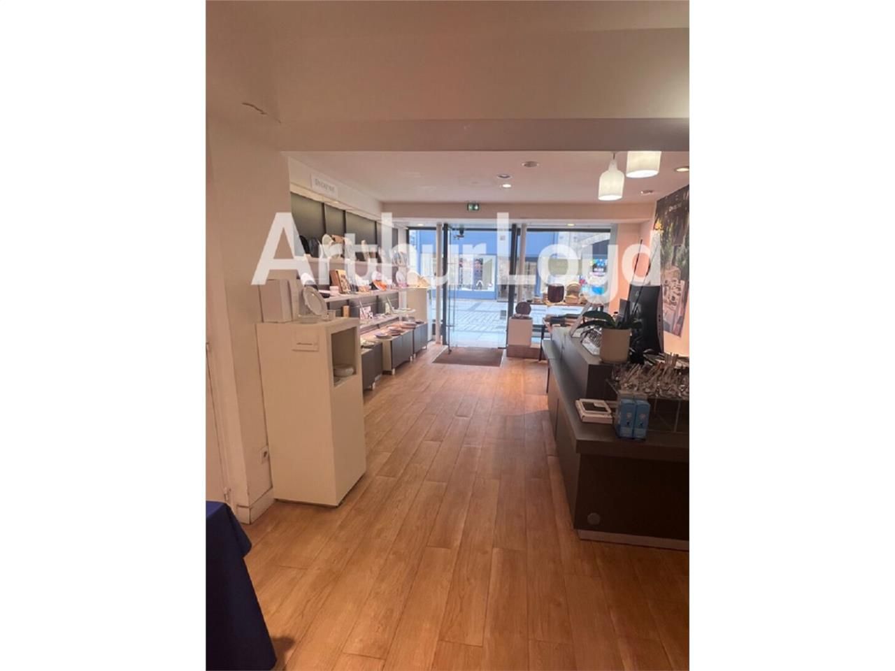 Location local commercial 145.34 m² à CAEN