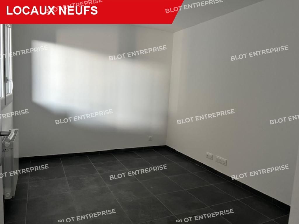 Location entrepôts 225 m² non divisibles