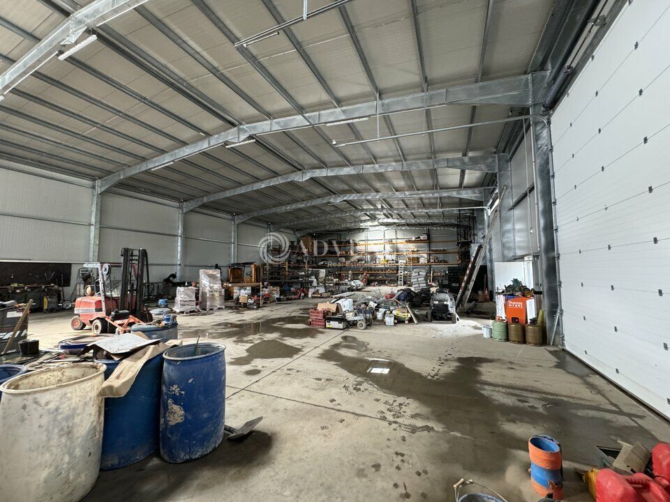 Vente local d''activites 1495 m² divisibles à partir de 700 m²