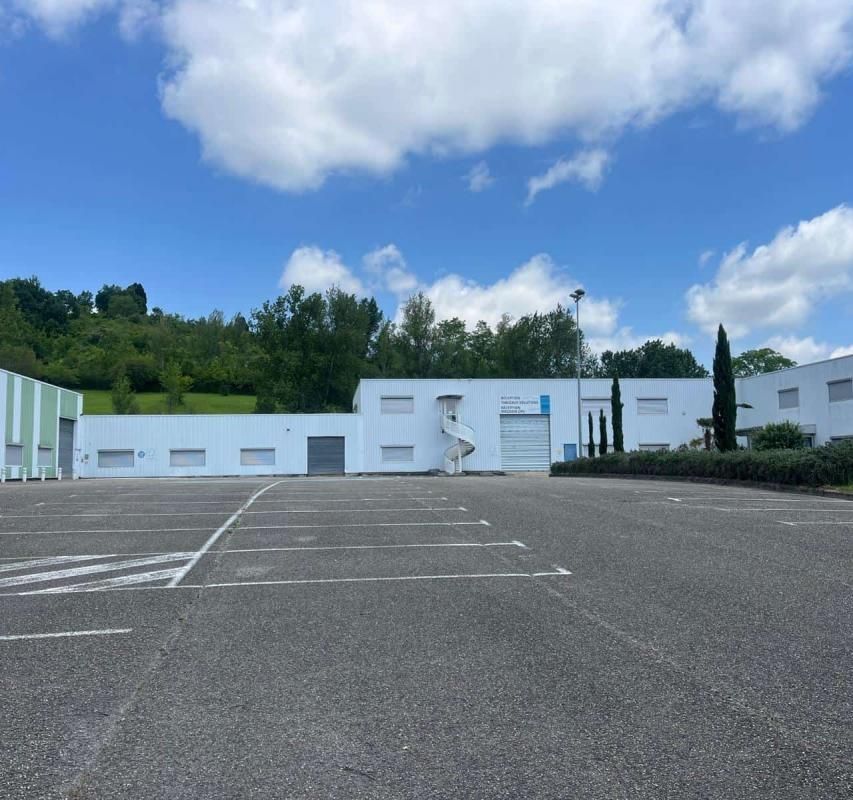 Vente entrepôts 6500 m² non divisibles