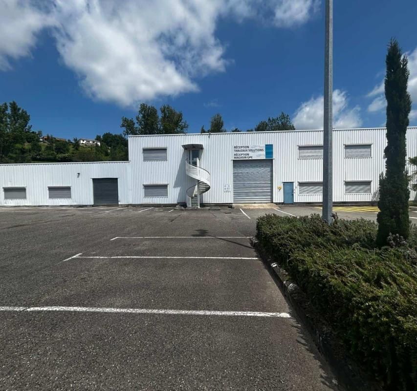 Vente entrepôts 6500 m² non divisibles