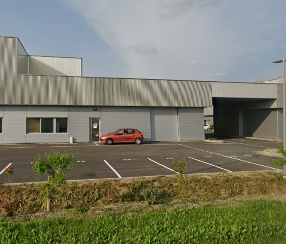 Location local d''activites 219 m² non divisibles