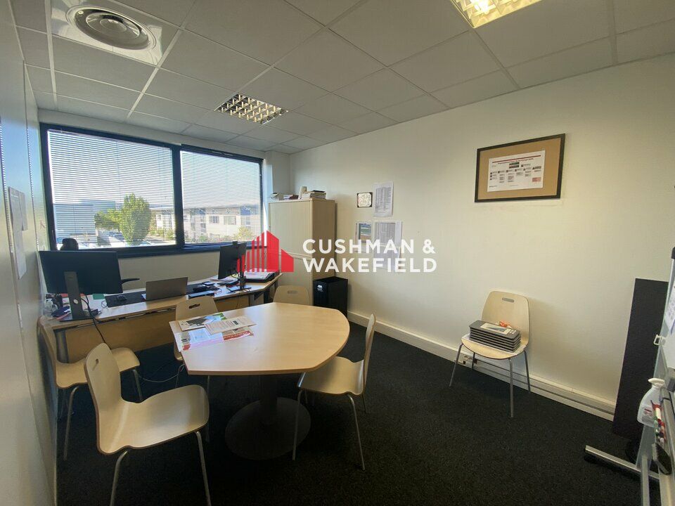 Location activité/entrepôt - 839 m²