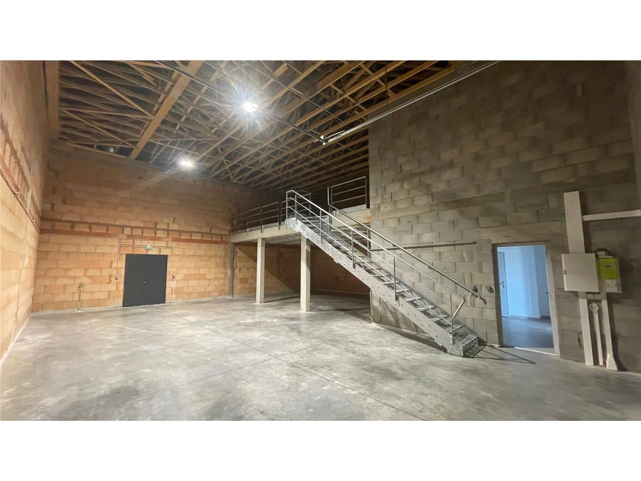 Location entrepots 287 m² non divisibles