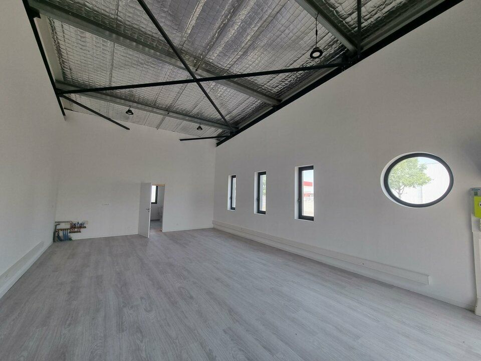 A louer, bâtiment industriel de 1 320 m² sur 3 100 m² 