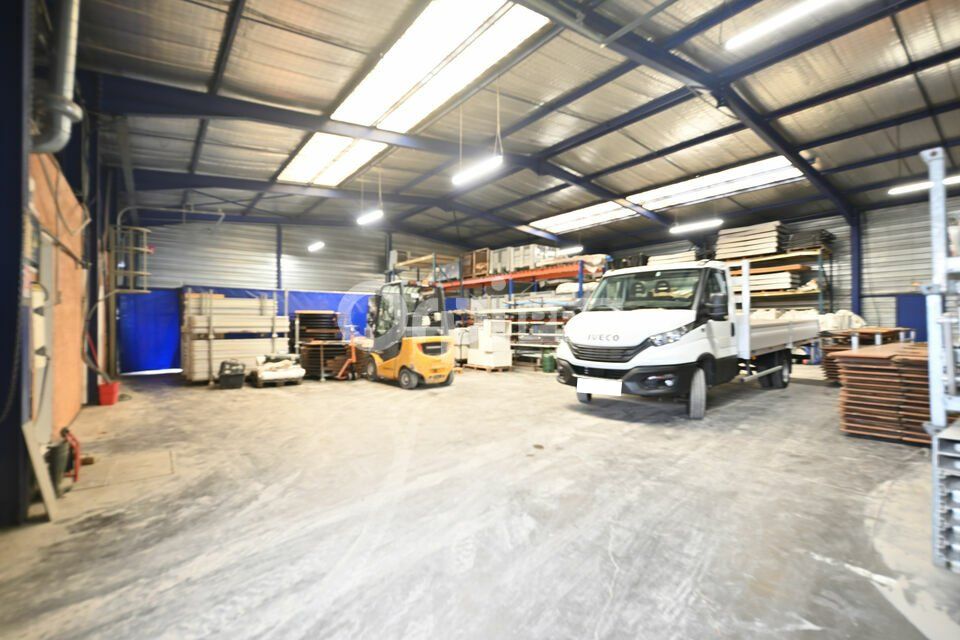 Location local d''activites 500 m² non divisibles
