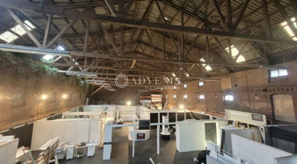 PARC DE LA PLAINE | ENTREPÔT DE 1000 M² DISPONIBLE A LA LOCATION OU A LA VENTE 