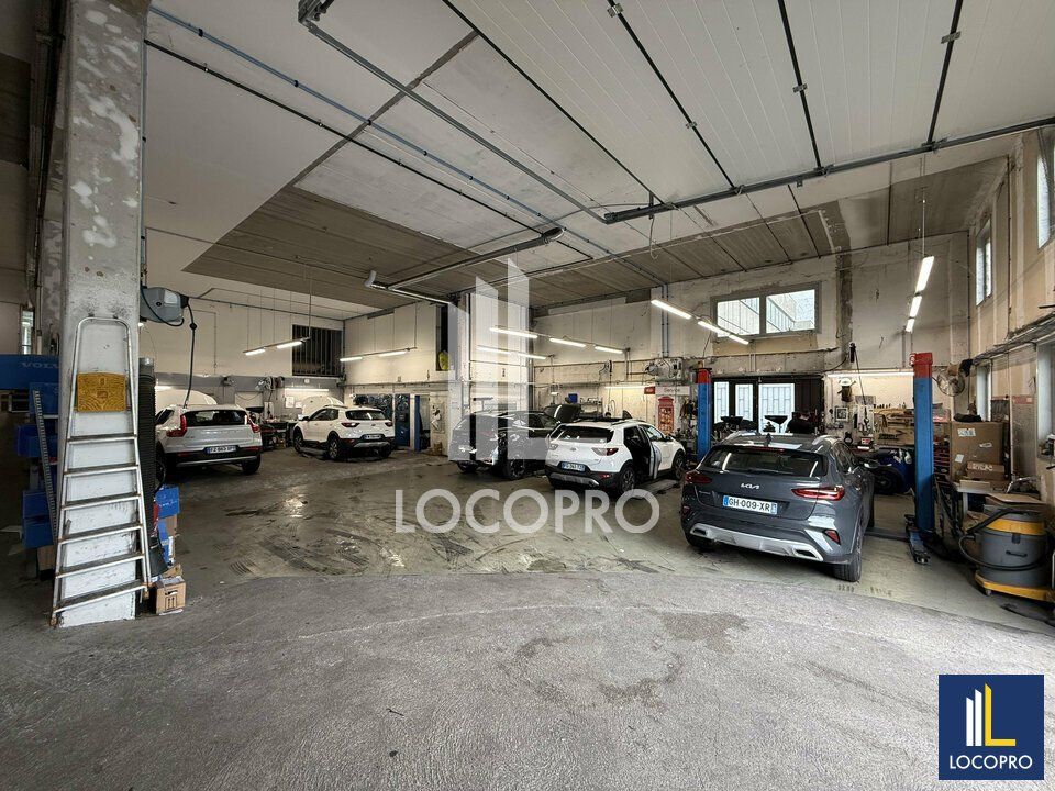Location local d''activites 939 m² non divisibles