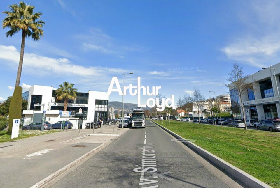 BUREAUX OU LOCAL COMMERCIAL ERP  A LOUER  SUR NICE 939M²