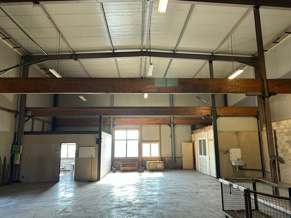 Location local d''activites 900 m² divisibles à partir de 180 m²