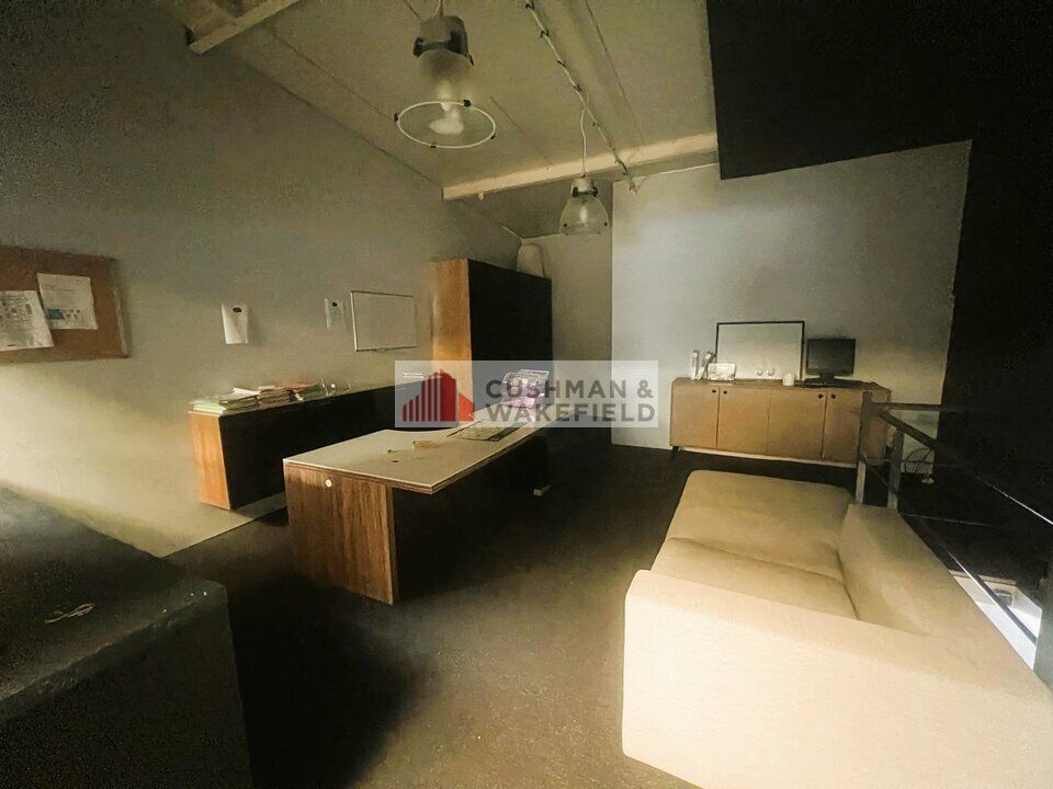 NIMES - LOCAL COMMERCIAL A LOUER