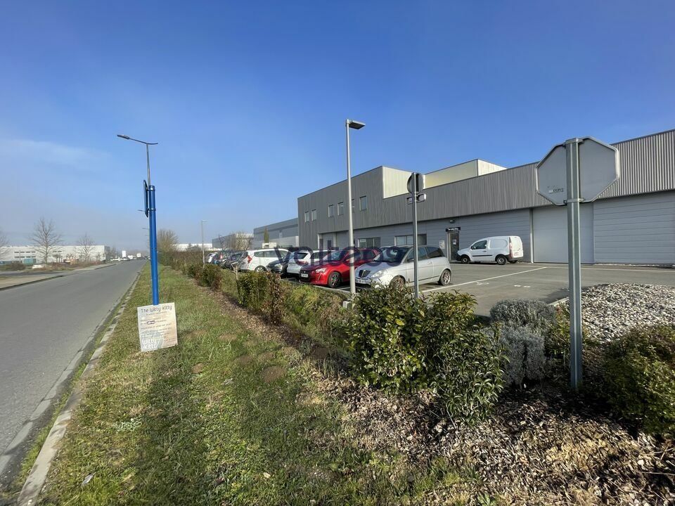 Location local d''activites 219 m² non divisibles