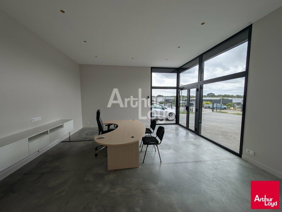 LOCAL D'ACTIVITE INDEPENDANT ET RECENT  - BELLES PRESTATIONS - GUICHEN