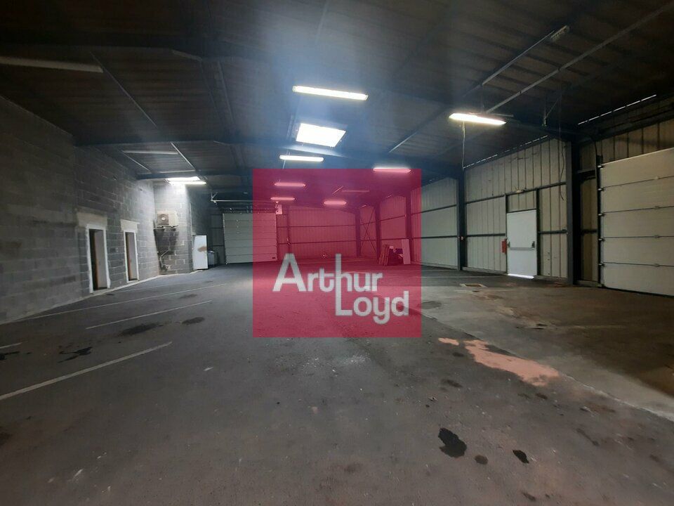 ISSOIRE A VENDRE LOCAL ACTIVITE 880 M² - PARCELLE 2774 M²