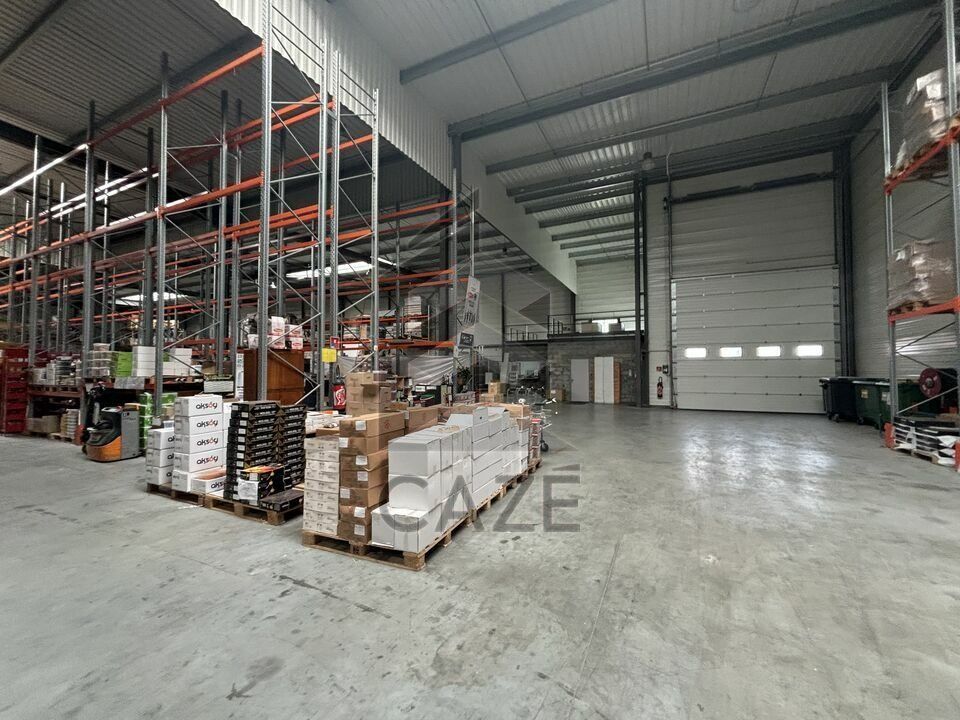 Location local d''activites 4880 m² non divisibles