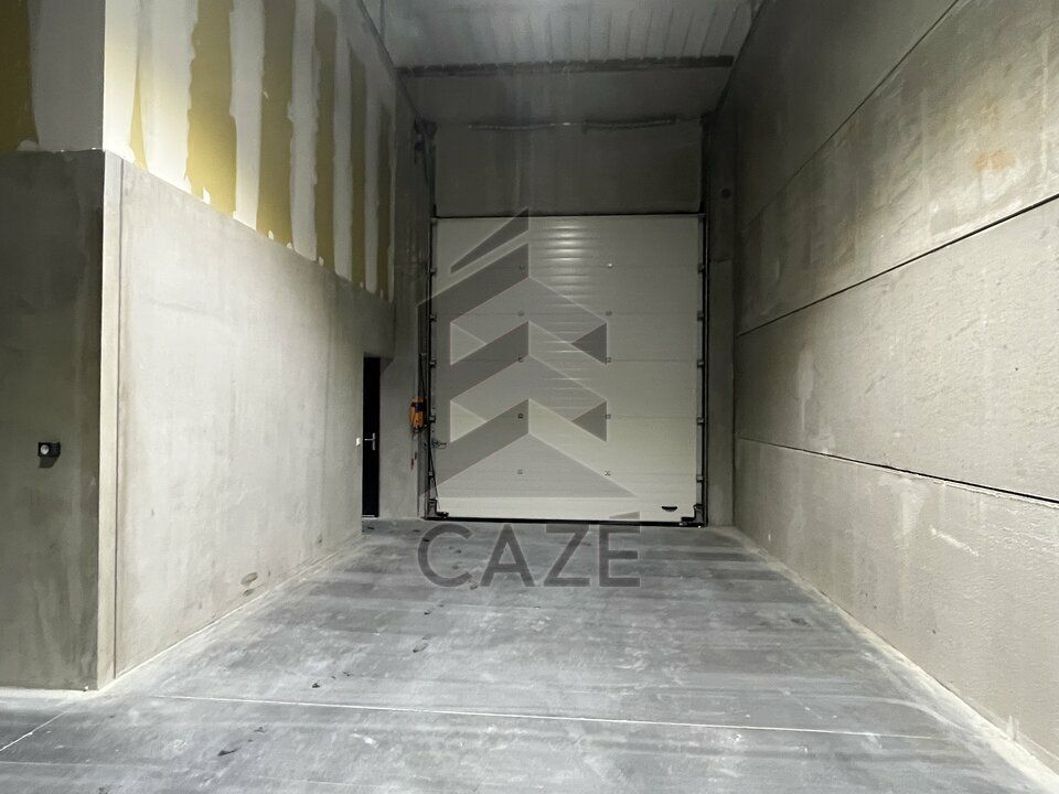 CELLULE D'ACTIVITES A VENDRE - IZON