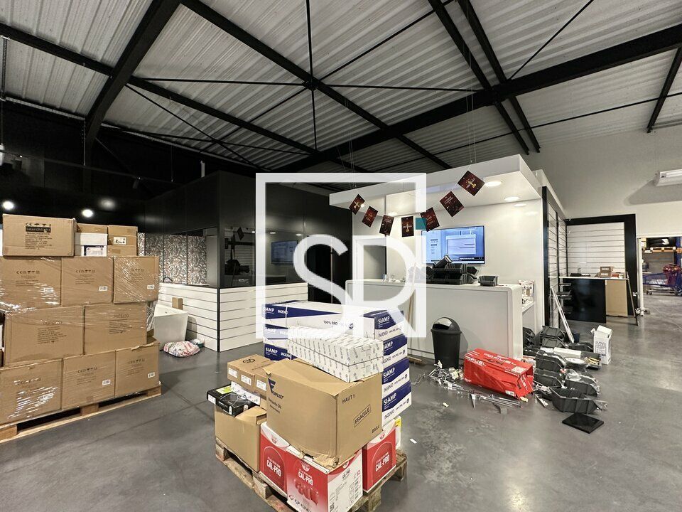 LOCATION LOCAL COMMERCIAL 200 m2 + ENTREPOT 200 m2 - 63300 THIERS