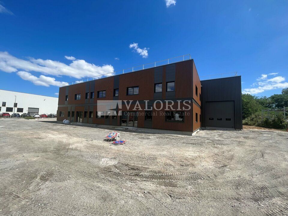 Location local d''activites 905 m² non divisibles