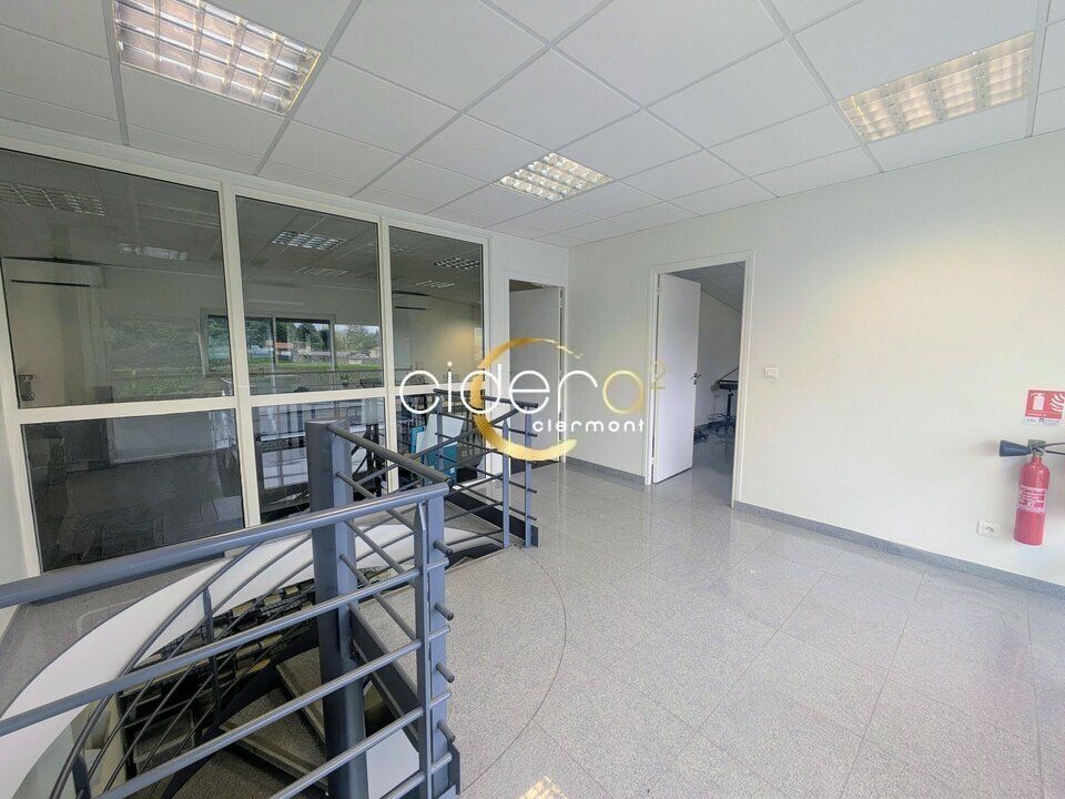 A louer Bureaux avec possibilité stockage extérieur à proximité autoroutes