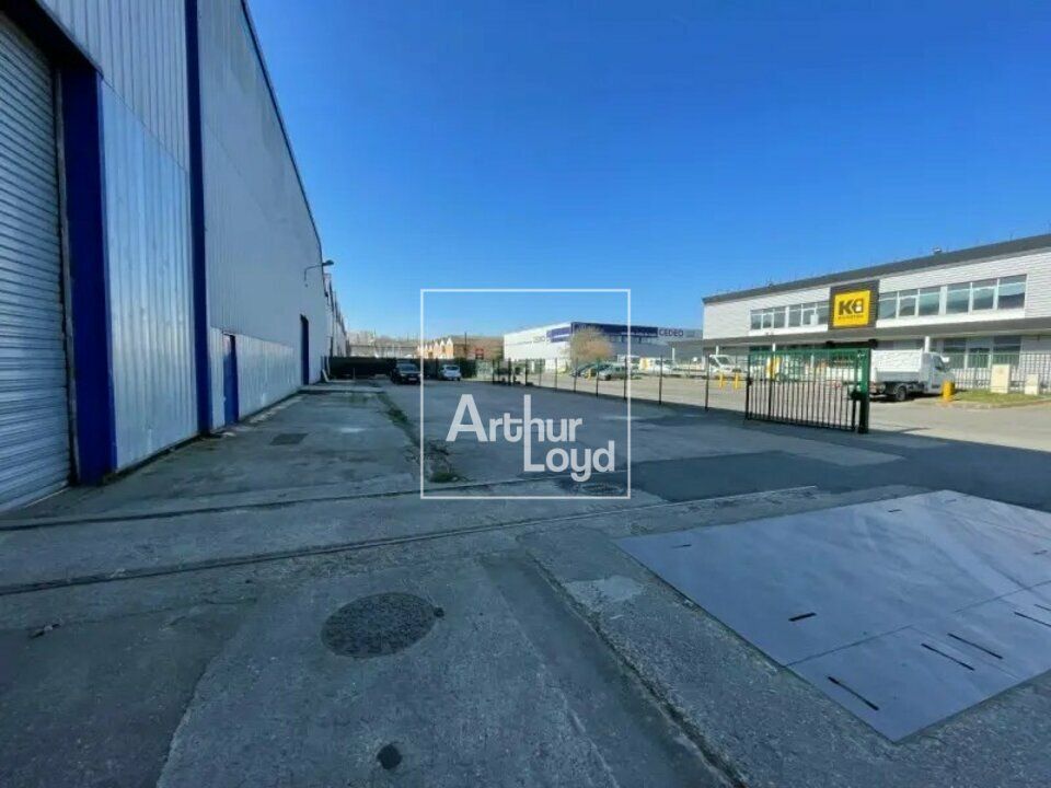Location local d''activites 1600 m² non divisibles