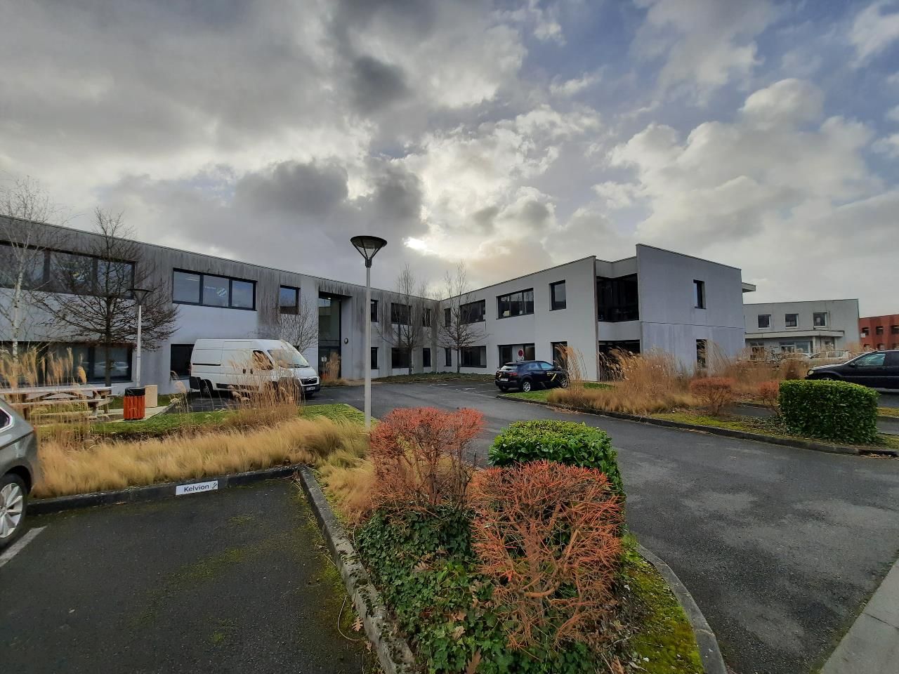 Location bureaux 390.5 m² divisibles à partir de 121.08 m²