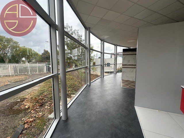 Location local commercial 915 m² à TOULOUSE