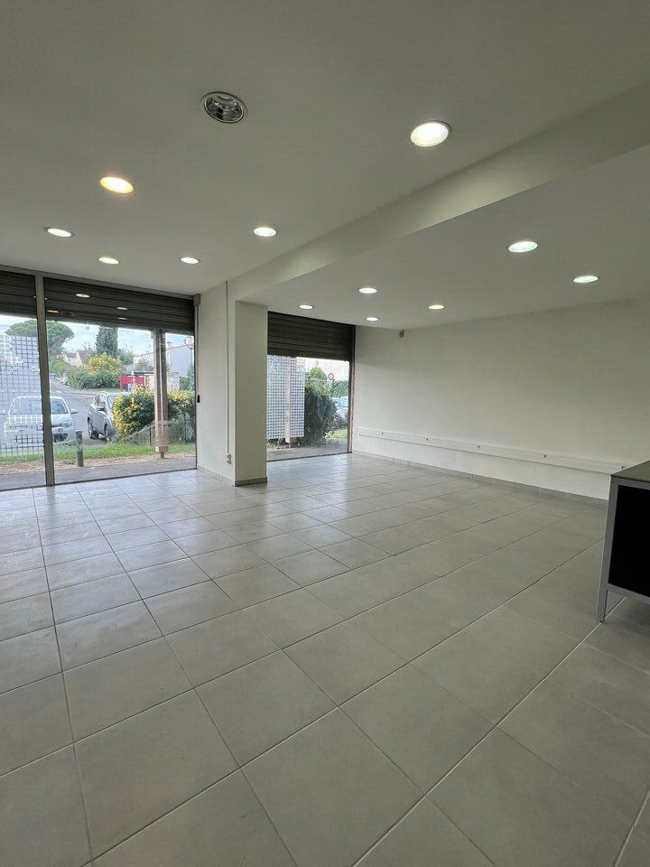 Location local commercial 153 m² non divisibles
