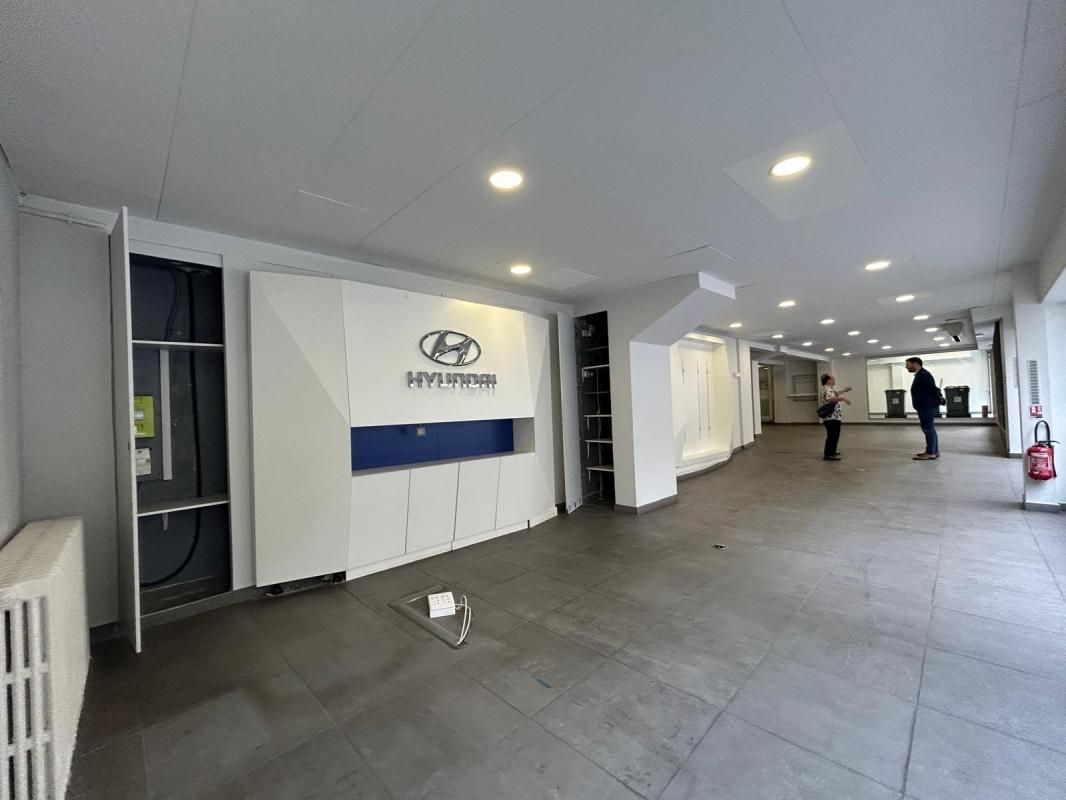 Location local commercial 543 m² non divisibles