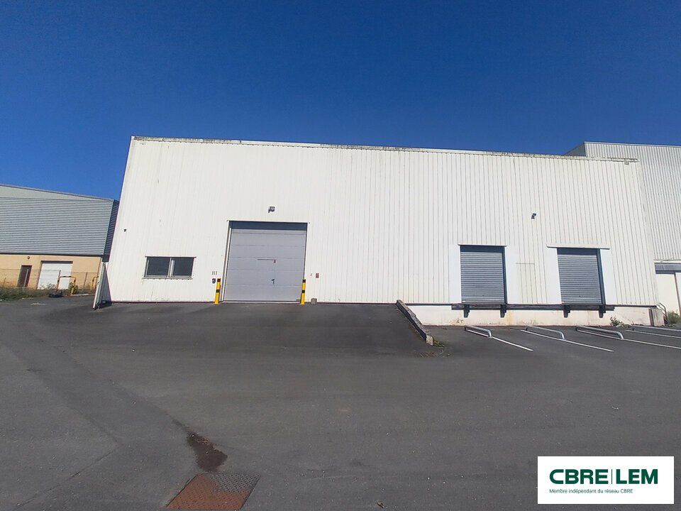 Location local d''activites 1000 m² non divisibles