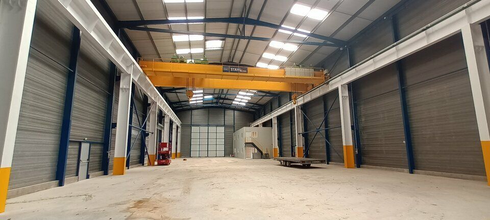 Location local d''activites 1600 m² non divisibles