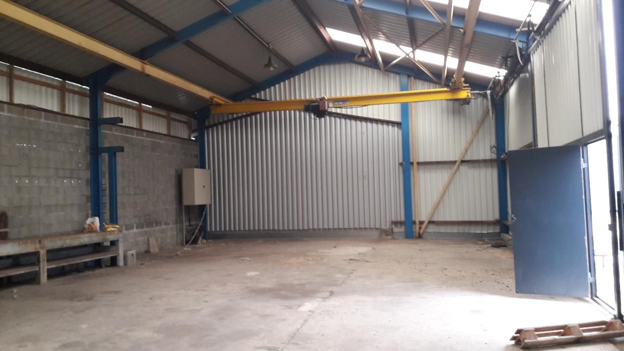 Location local d''activites 440 m² non divisibles