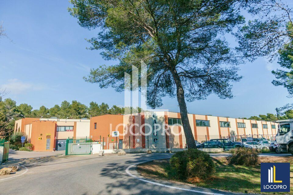 A LOUER - BOX STOCKAGE - 8 M2 - ANTIBES