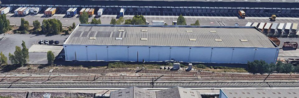 ZI BORDEAUX FRET A BRUGES - ENTREPOT DE 3070 m² A LOUER