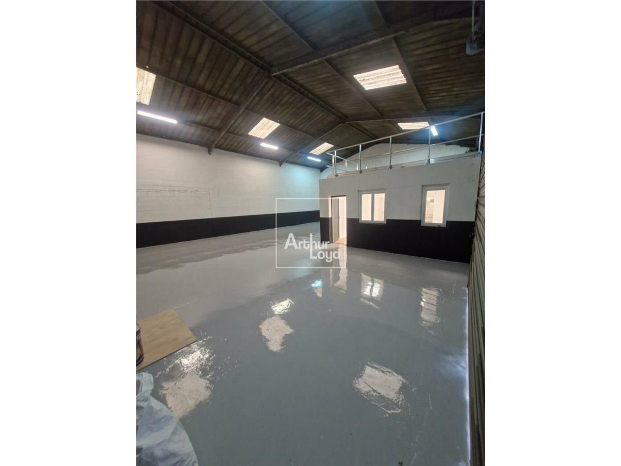 Location entrepot 170 m² non divisibles