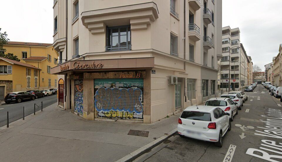Vente local commercial 110.75 m² non divisibles