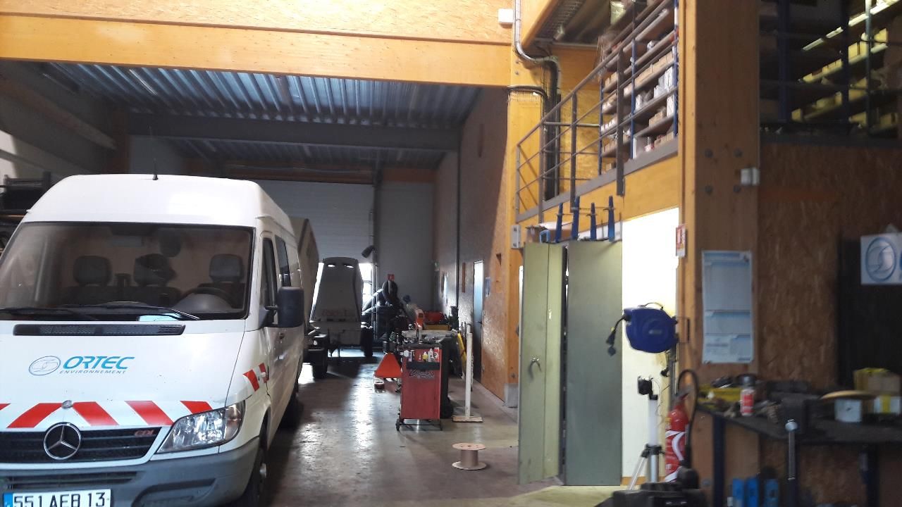Location local d''activites 470 m² non divisibles