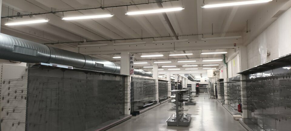 Location local commercial 810 m² non divisibles