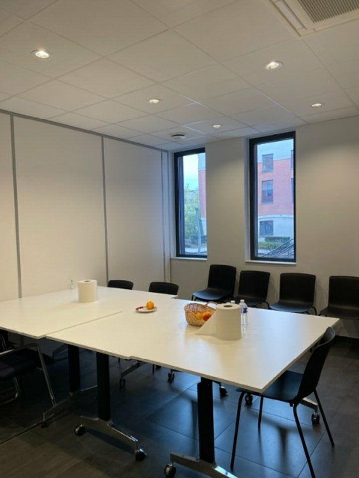 Bureaux disponibles au 2eme étage.