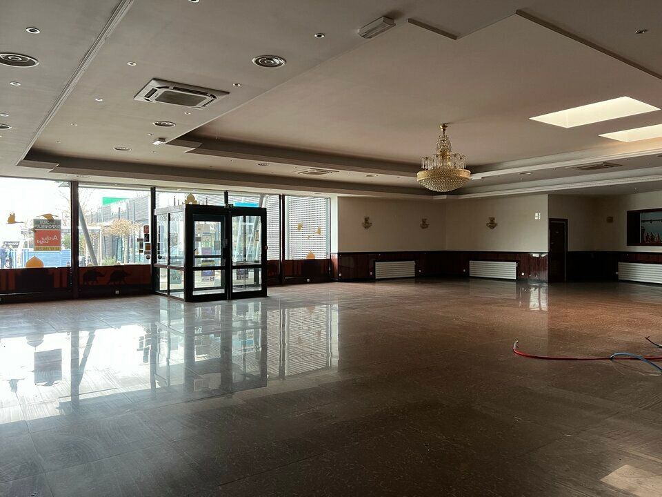 OPPORTUNITÉ : Local commercial à vendre - idéal restauration ou showroom - 460 m² - Joué-Lès-Tours