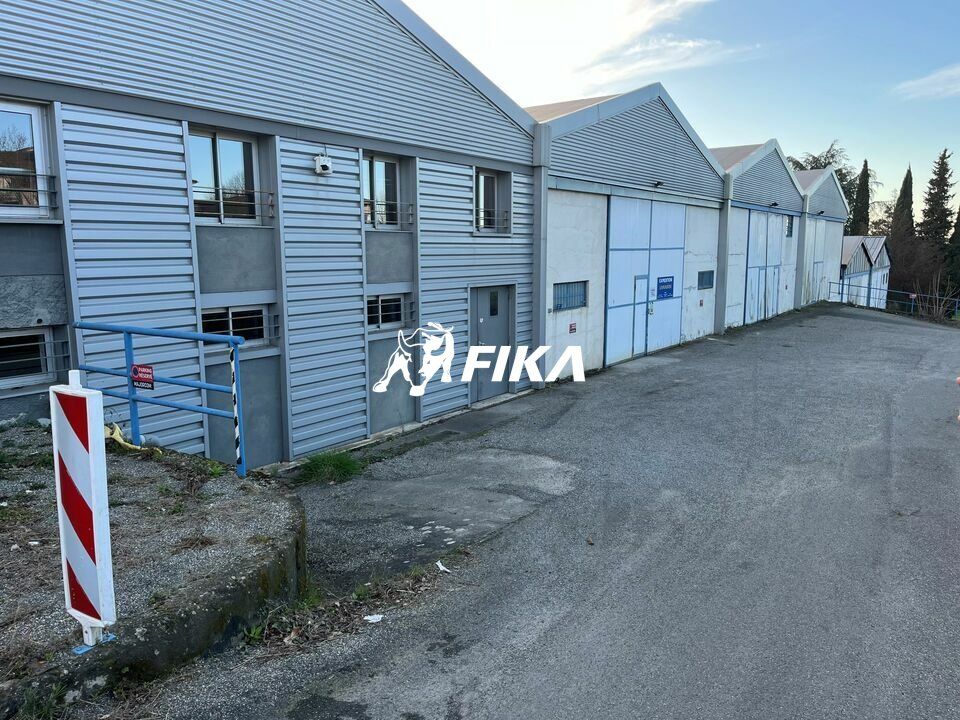 Vente local d''activites 1911 m² non divisibles